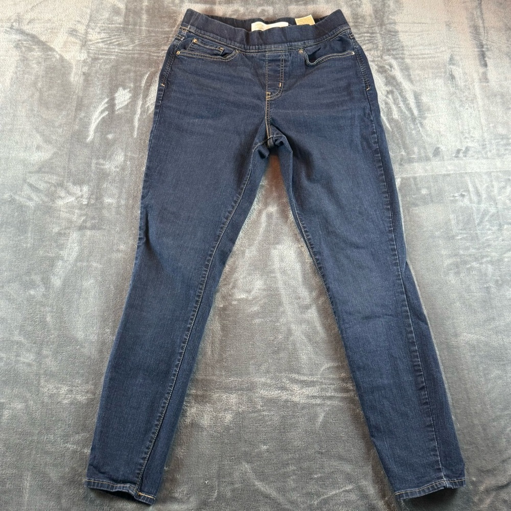 Signature Levi Strauss Gold Women's Jeans 10L Totally Shaping Pull-On Skinny